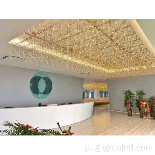 Lustre com luz pendente suspensa no lobby de hotel moderno personalizado